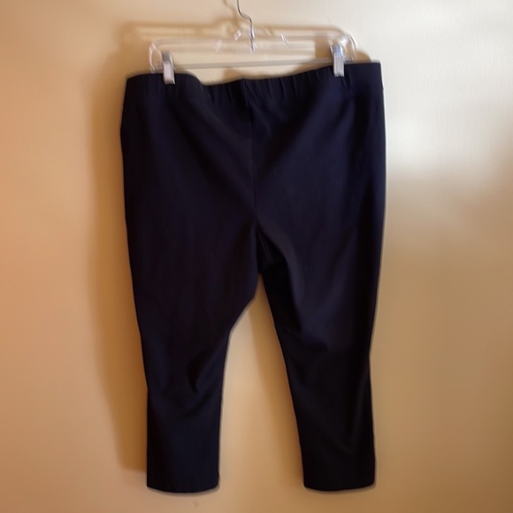 LANE BRYANT LIVI Signature Stretch Capri Legging Black Sz 18/20 - Picture 1 of 5
